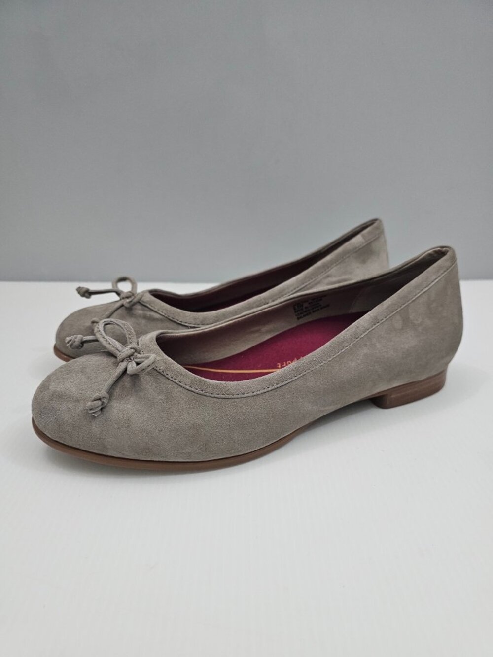 Munro Joslynn Bow Ballet Flat Womens 8.5 WIDE WIDTH Taupe Suede Casual Comfort
